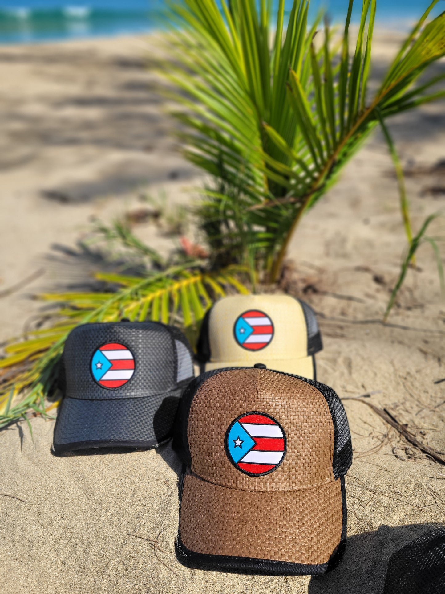 Gorra de paja con bandera redonda