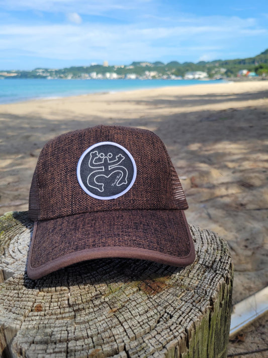 Gorra de tela simulando paja "Coquí Taino Blanco y Negro"