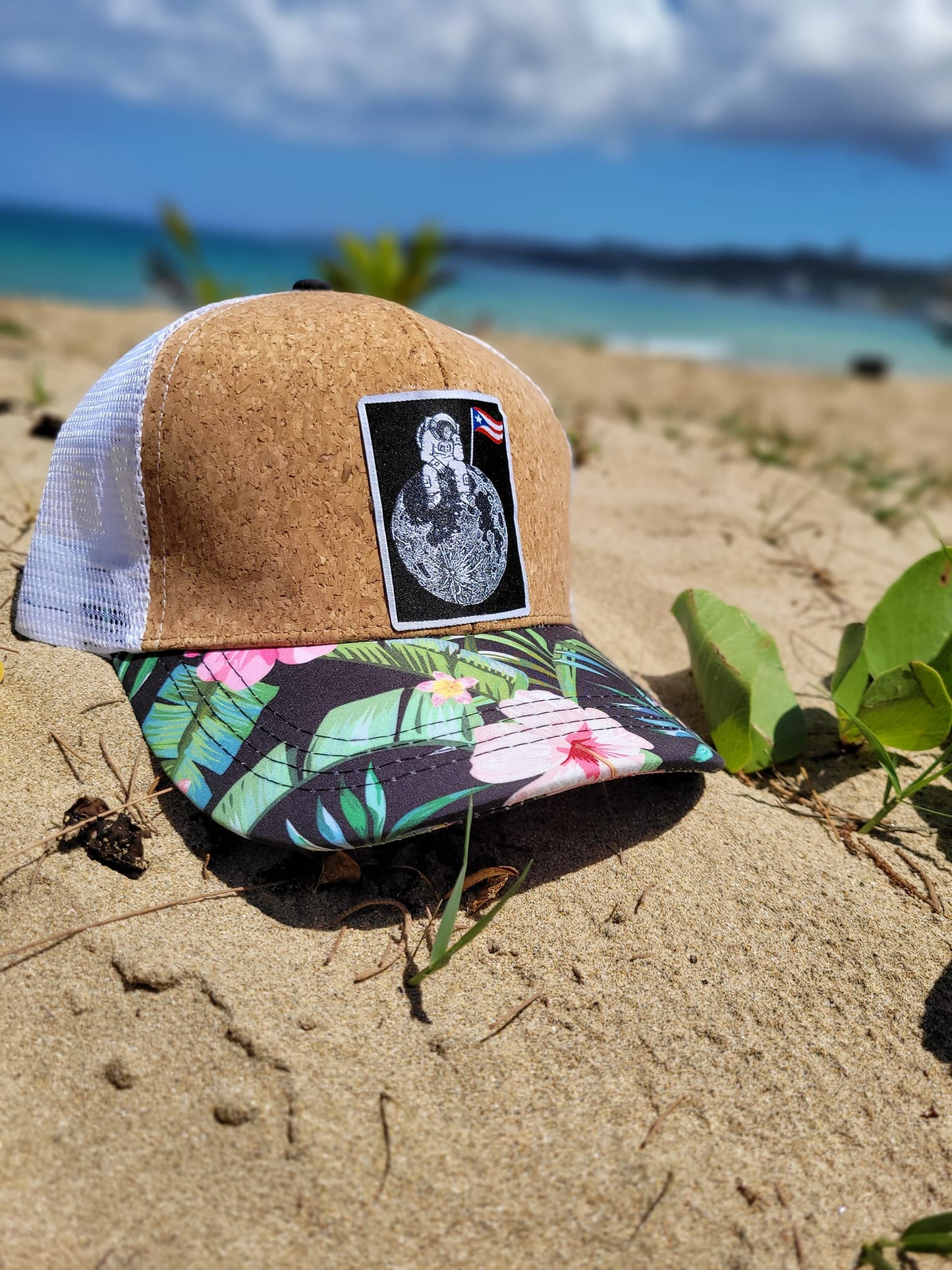 Gorra de Corcho "Boricua en la luna"