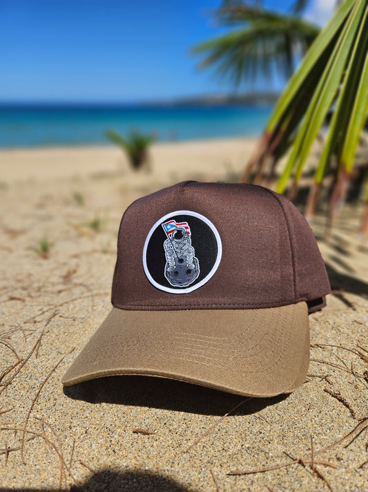 Gorra de boricua en la luna