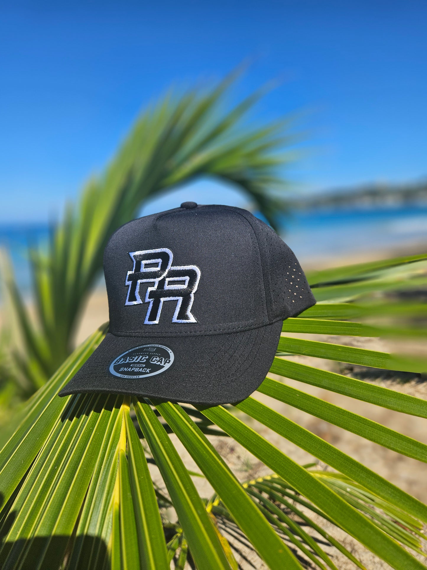Gorra de tela negra "PR"