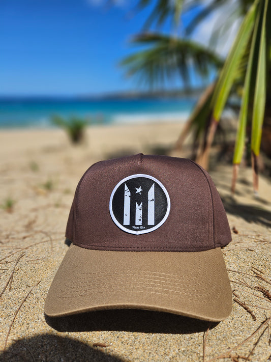 Gorra con bandera blanca y negra
