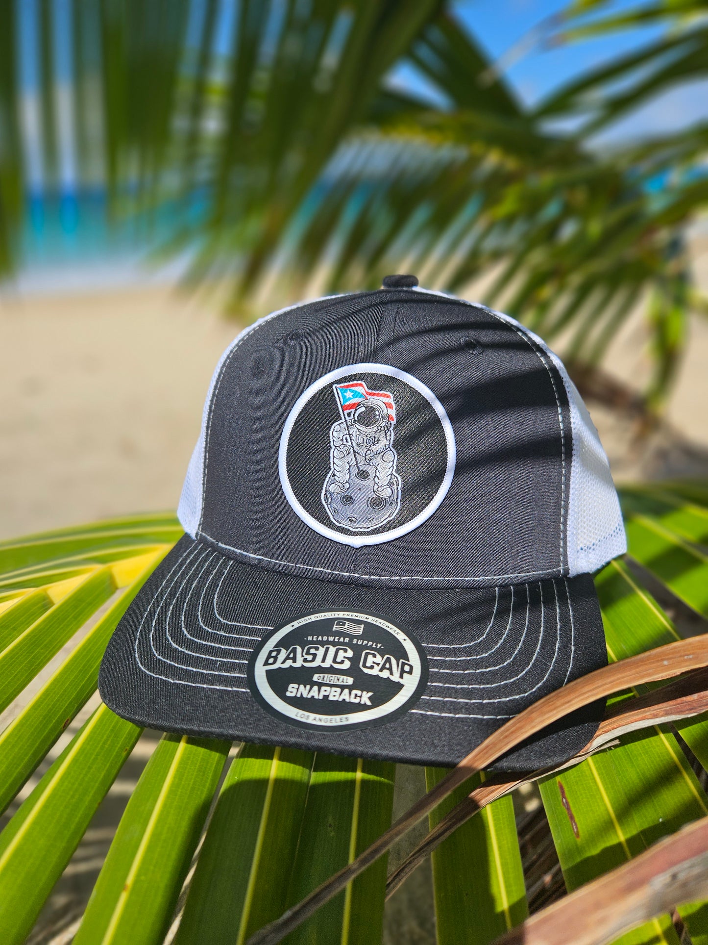 Gorra de niño "Boricua en la luna"